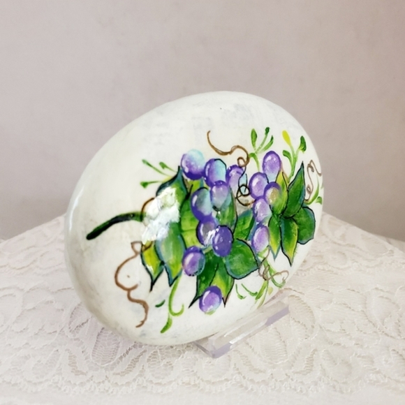Painted Grapes on natural rock, Tuscany Art of hand painted grapes on stone - Picture 4 of 7